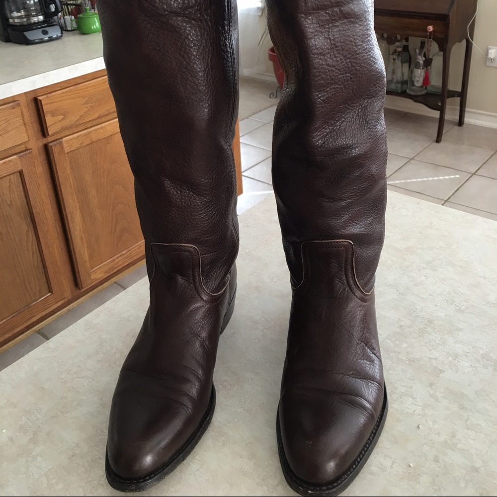1 hour sale 🎈Frye Knee boot   8.5